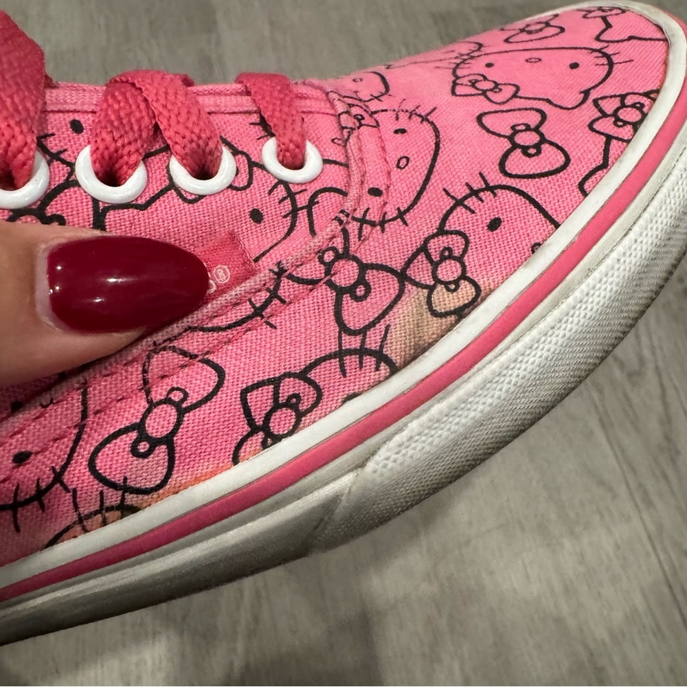 VANS Old Skool Hello Kitty Women's Low Top Sneakers, Size 10, Pink And Black - Picture 6 of 7